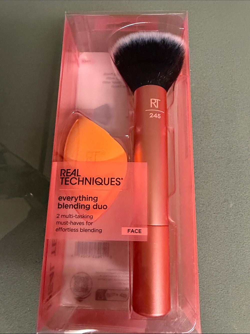 Real Techniques Coral Face Brush & Orange Blending Sponge Duo